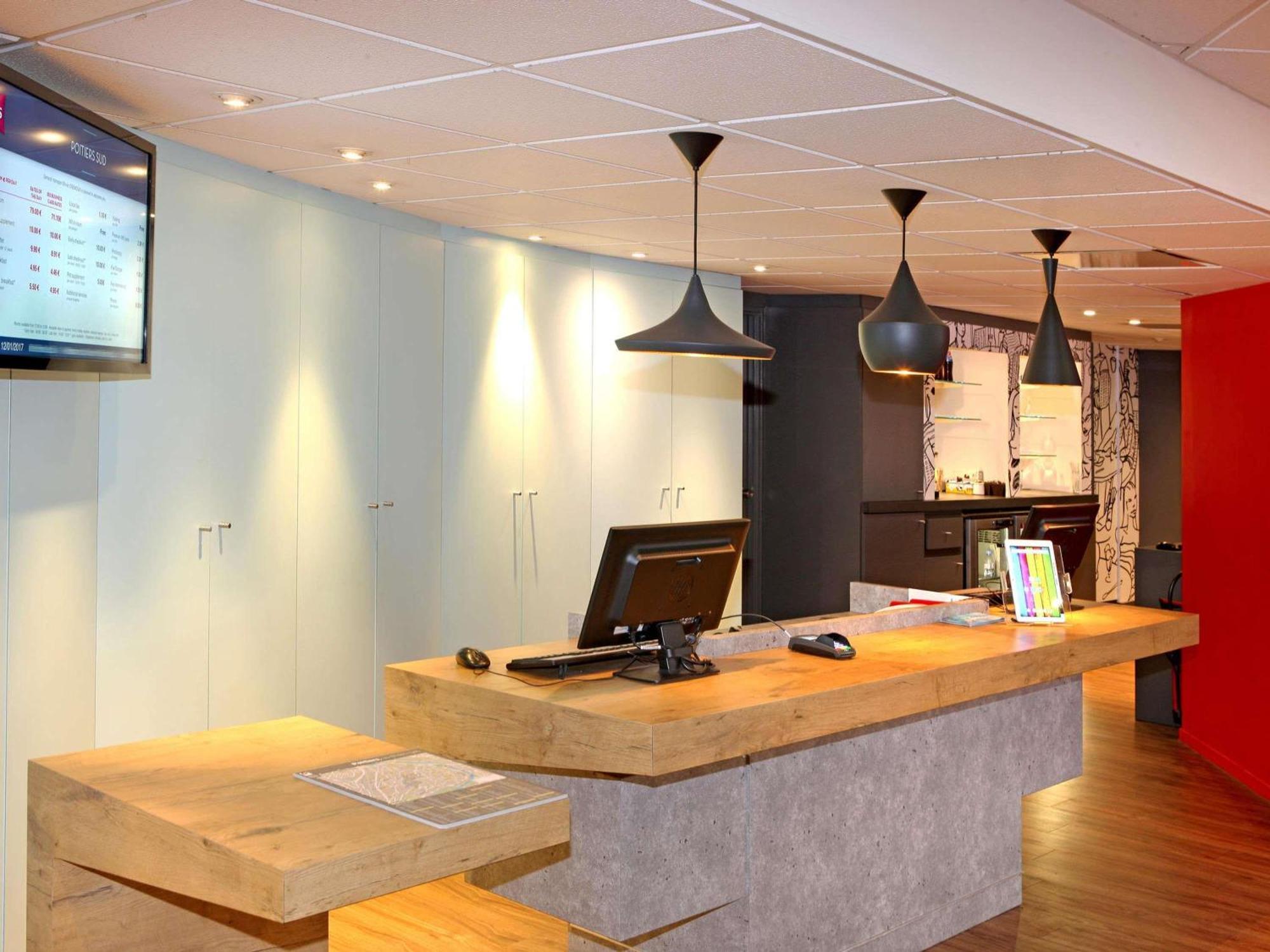 Ibis Poitiers Sud Hotel Luaran gambar